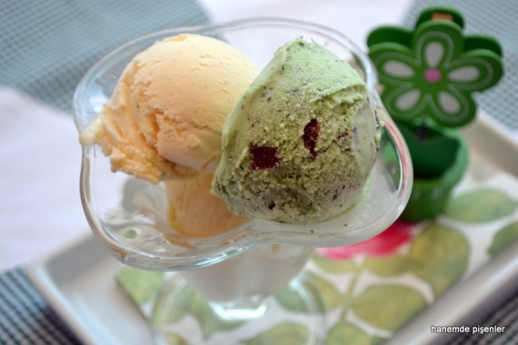 çikolata parçacıklı naneli dondurma