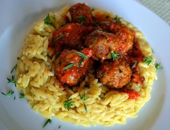 biber soslu misket köfte