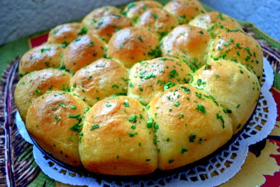 sarımsaklı tereyağlı peynirli toplar